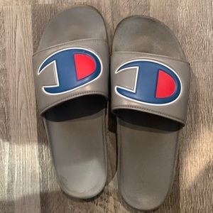 Champion slides grey